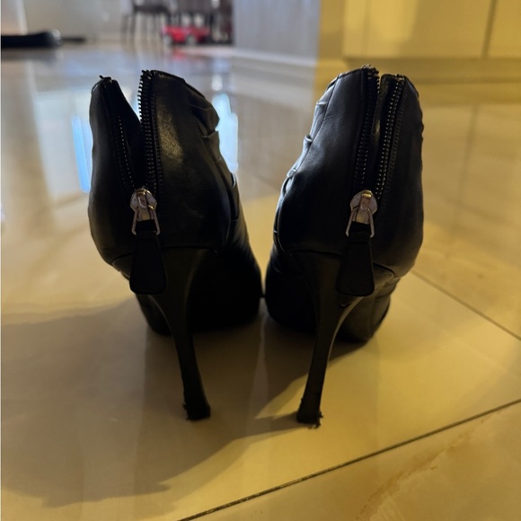 Chanel leather bootie - Picture 3 of 5